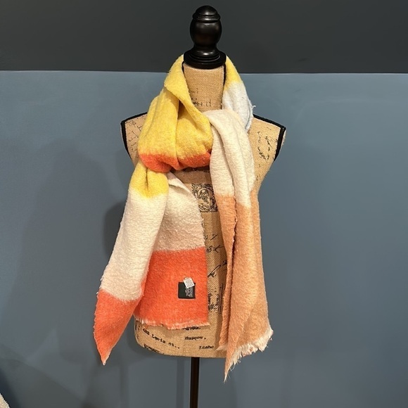 Wild Fable scarf - Picture 2 of 3